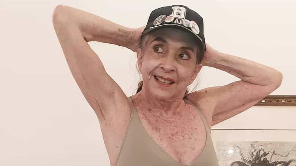Aos 79 anos, Betty Faria posa com macacão justo e é elogiada