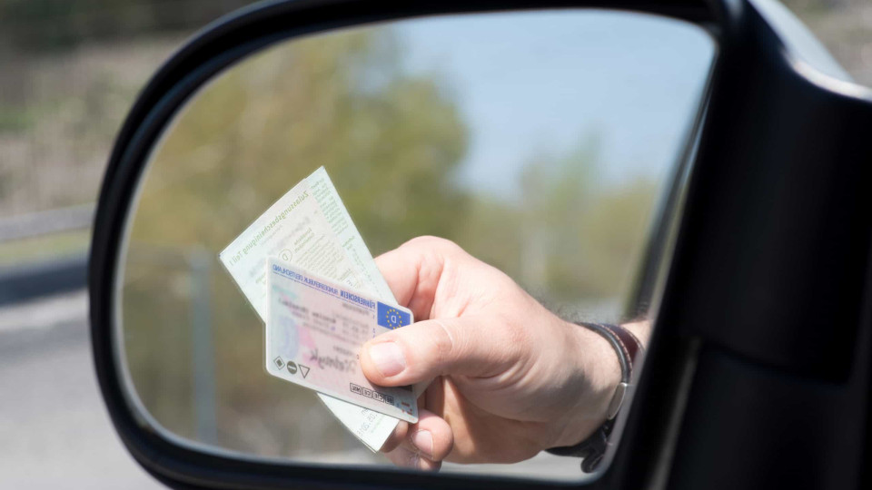 Apresentou carta de condução da Namíbia caducada em 2019. Foi detido