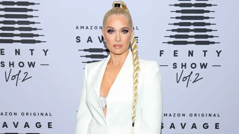 Cantora Erika Jayne pede o divórcio a Tom Girardi