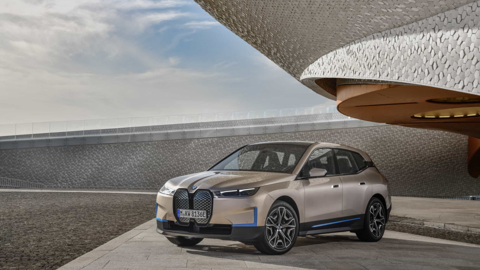 BMW iX é o novo carro elétrico da marca com 600km de autonomia