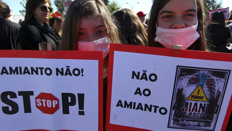 Ministério diz que só pode saber quantas escolas têm amianto após levantamento