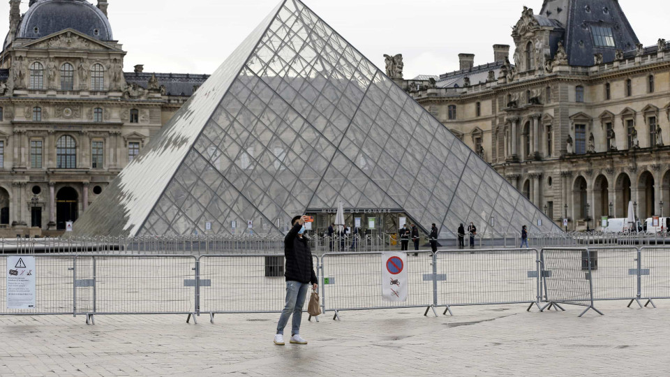 França regista mais de 11 mil novos casos e estuda novas medidas