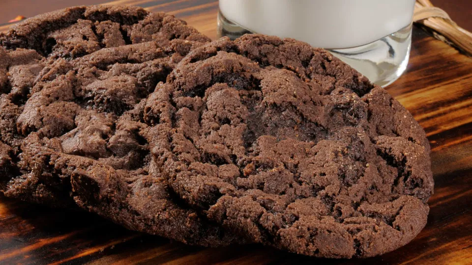 Bolachas de chocolate preto, deliciosas e irresistíveis