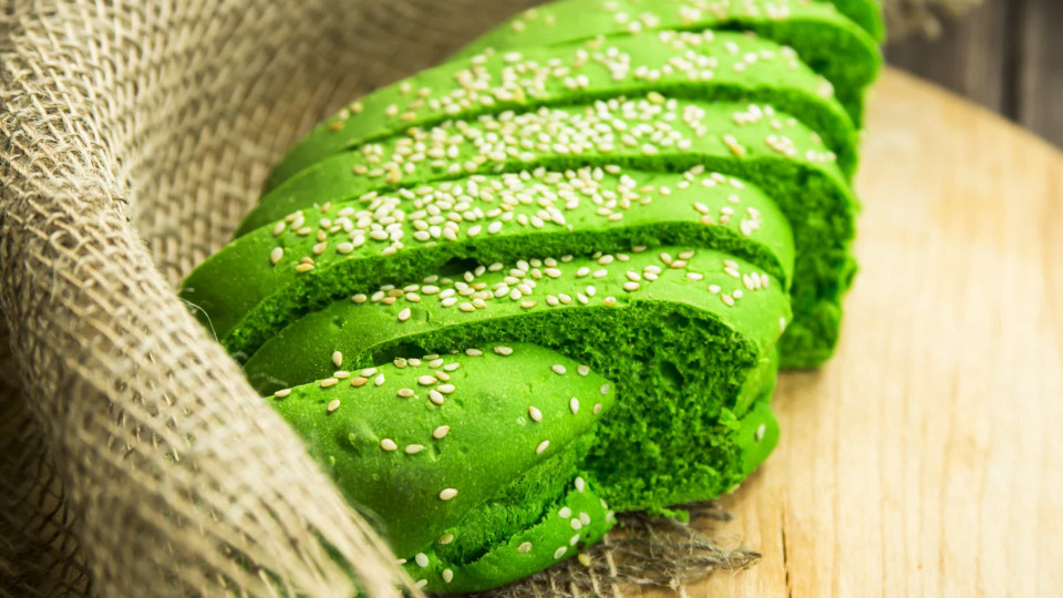 Receita fácil e rápida de pão verde 'low carb' na frigideira