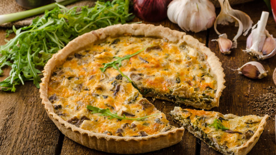 Quiche saudável de legumes e frango, a refeição perfeita