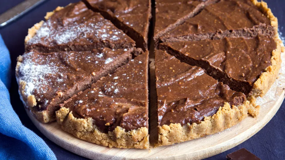 Adoce o seu paladar com esta irresistível tarte de chocolate