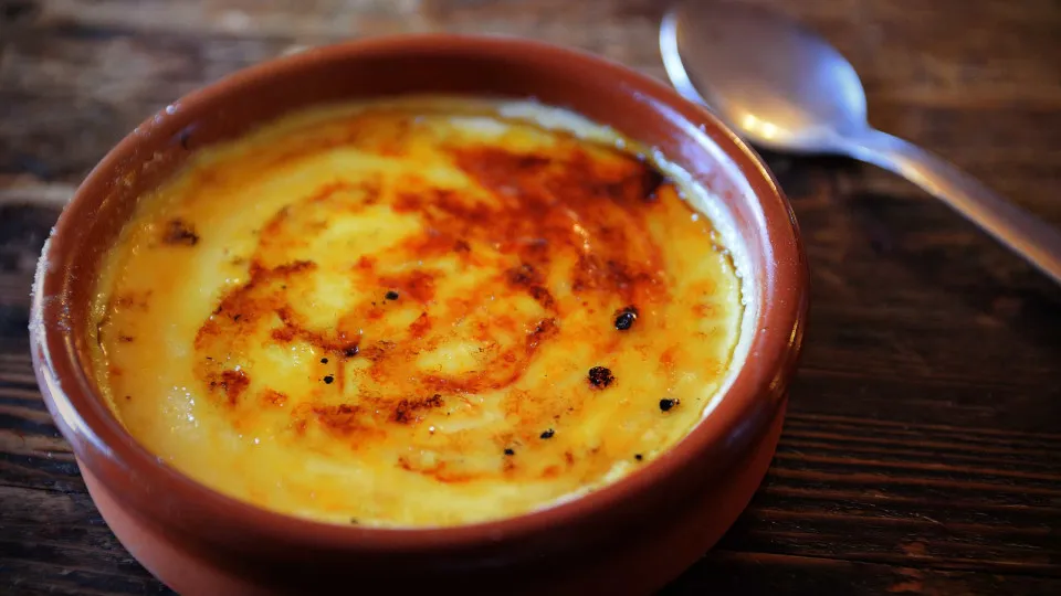 A receita saudável de leite creme que se faz no forno (sim, leu bem!)