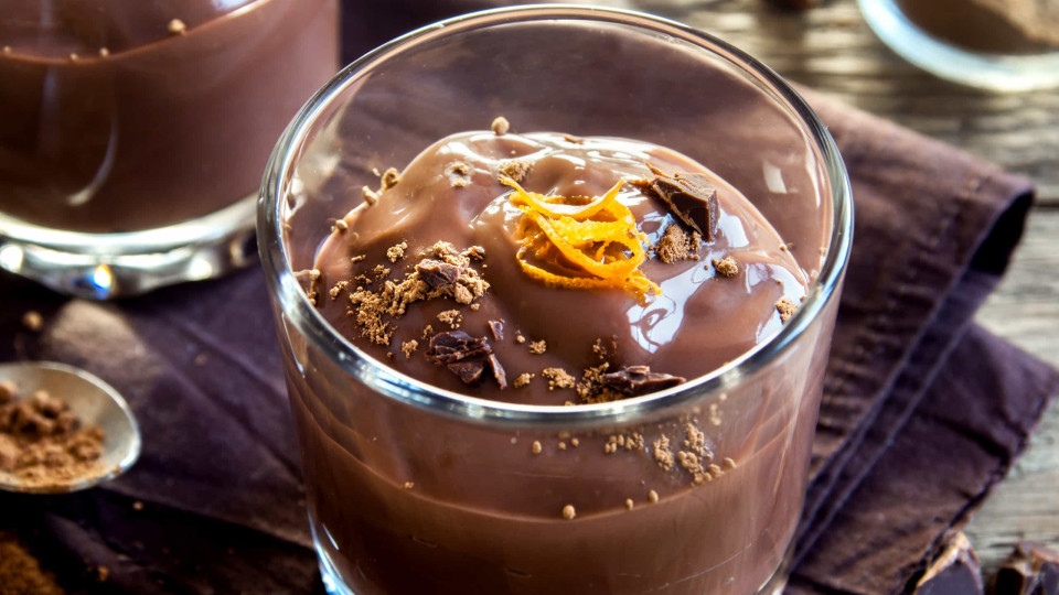 E que tal uma mousse cremosa de chocolate e laranja? Sim, por favor!