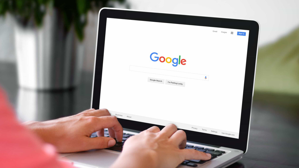 Motor de busca da Google ganha tema escuro no computador