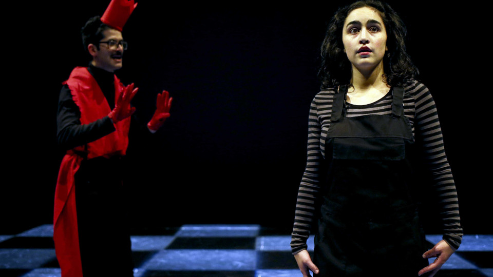 Teatro da garagem estreia 'Alice' no Porto