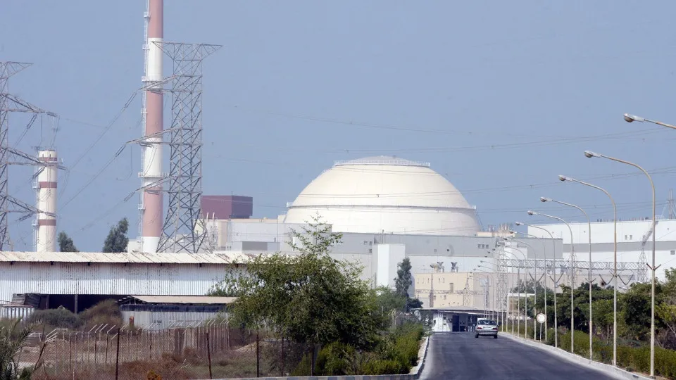 Agreement to freeze Iran's nuclear programme will come into force on 20 January 2014
