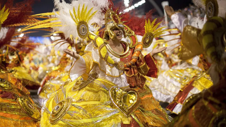 Mais de 40 cidades de São Paulo cancelam Carnaval com medo de nova vaga