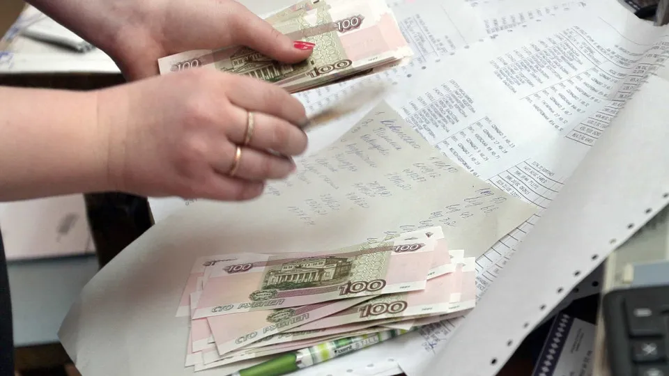 ENI vai abrir contas em euros e em rublos para pagar gás russo