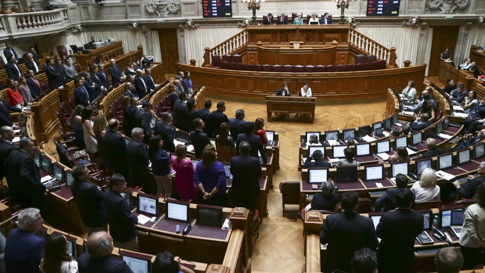 Plenários no parlamento tiveram média de 16 faltas por sessão