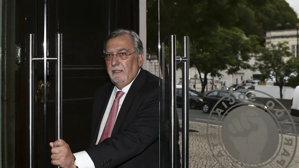 Camões merecia "um maior e mais cuidado reconhecimento"