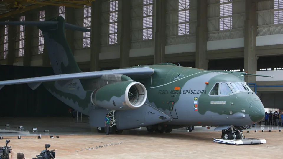 Embraer diz que cortes não terão "grande impacto" no programa KC-390