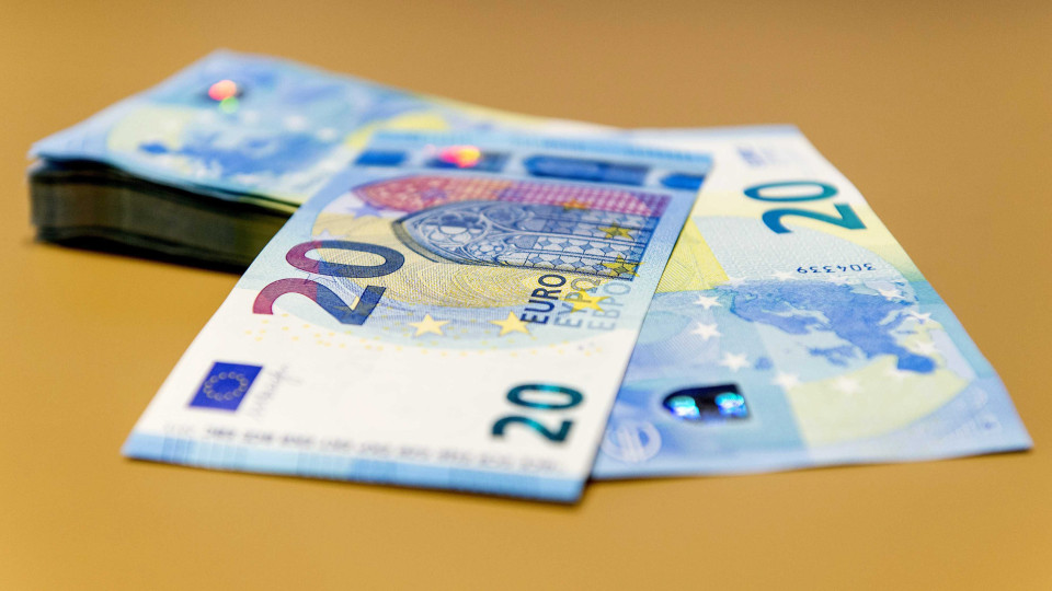 Autorizada transferência para garantir cheque-livro de 20 euros