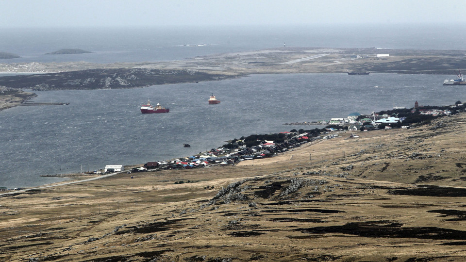 Seis mortos e sete desaparecidos em naufrágio de navio no Atlântico Sul