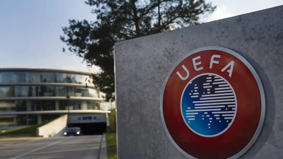 Portugal incluído em programa da UEFA que permite a assistência em pé