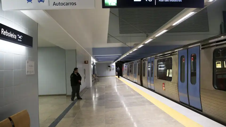 Linha Azul do Metro de Lisboa interrompida devido a avaria na sinalização