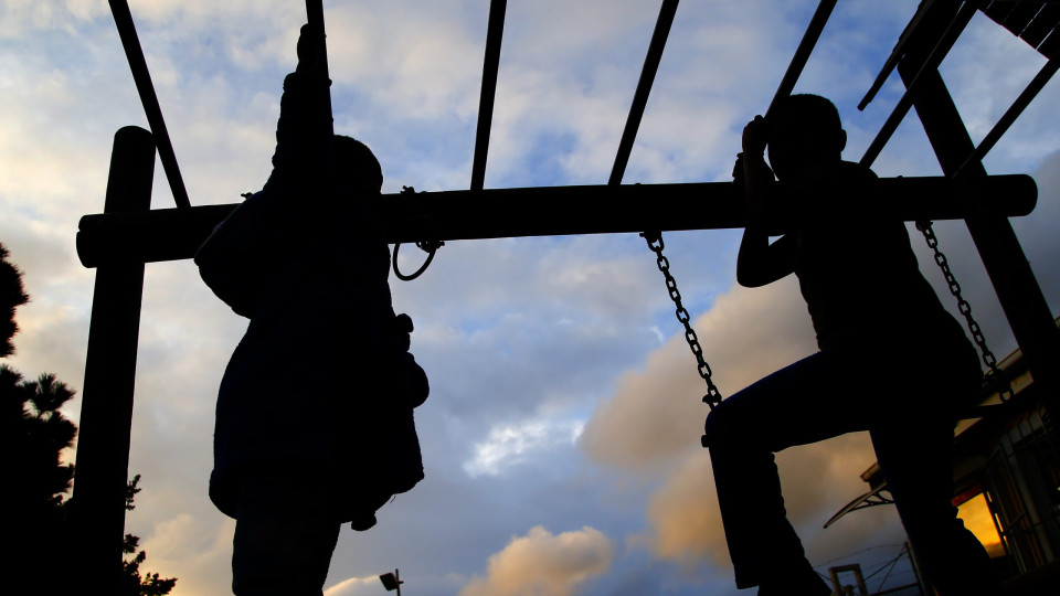 APAV lança projeto para prevenir violência nos relacionamentos de jovens