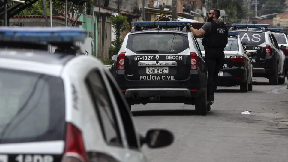Detido suspeito de causar 3 mortos e 11 feridos em duas escolas do Brasil