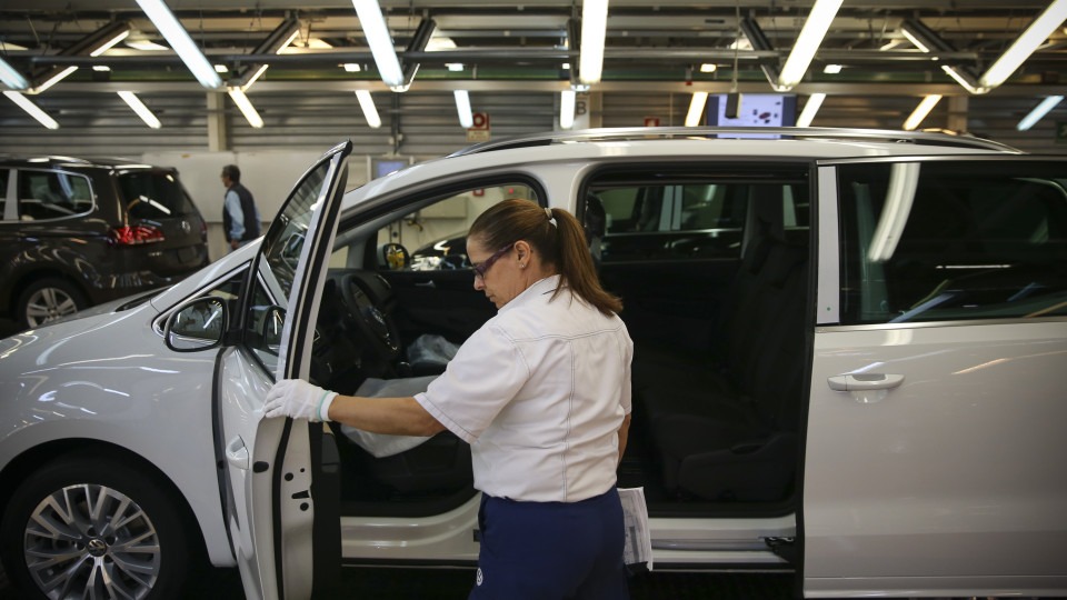 Autoeuropa: Administração e trabalhadores em nova ronda de negociações