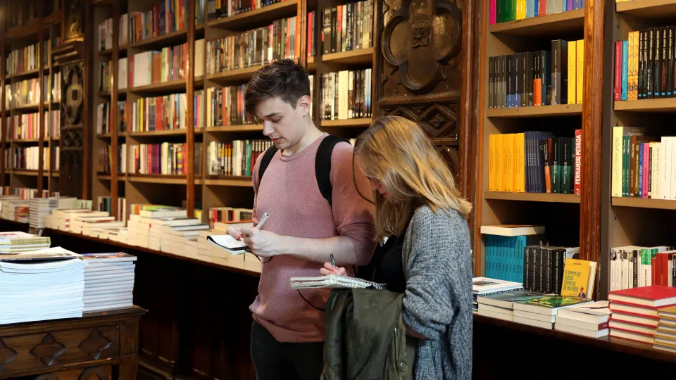 Programa Cheque-Livro começa hoje para cerca de 220 mil jovens de 18 anos