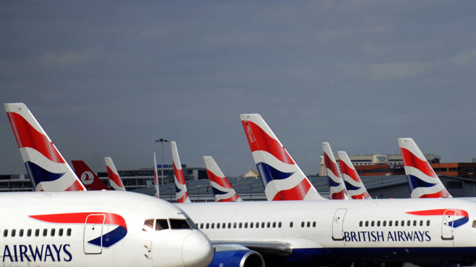 Falso alarme no avião da British Airways em Paris