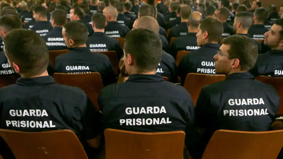 Guardas prisionais da cadeia anexa à PJ de Lisboa vão fazer greve