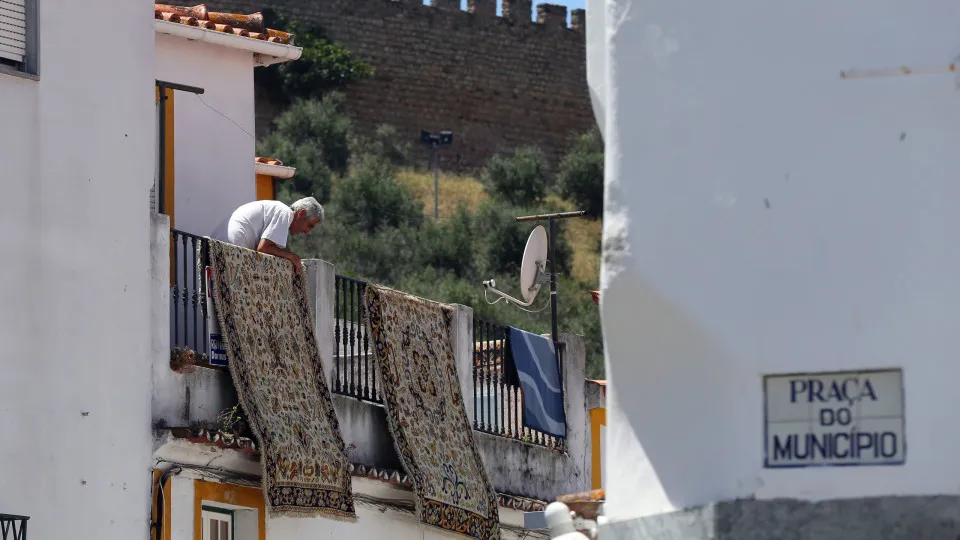 Tapetes de Arraiolos ´invadem` ruas da vila alentejana a partir de quinta-feira