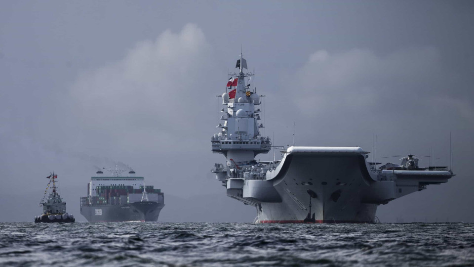 China realiza exercícios com porta-aviões em águas perto de Taiwan
