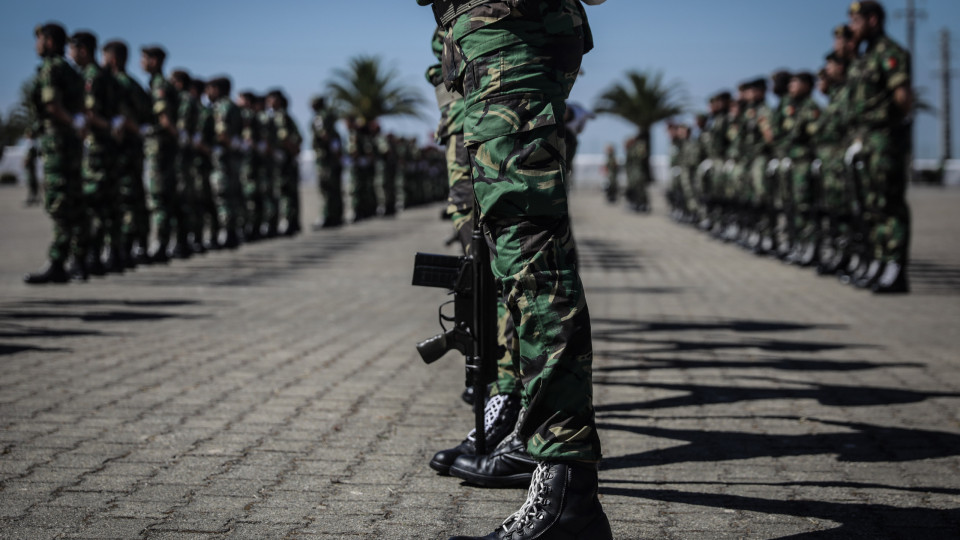 Militares podem ter sido usados como "correio" em tráfico de diamantes