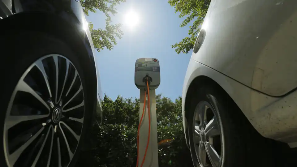 Cabo Verde terá primeiros 40 postos de carregamento de carros elétricos