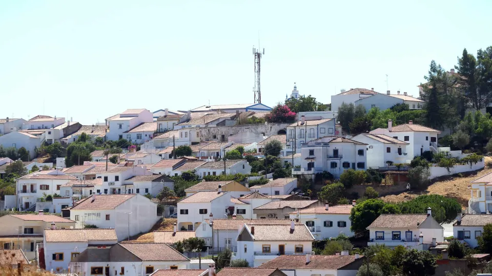 Sobe para 45 número de infetados associados a surto em lar de Ourique