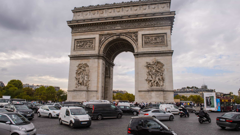 Levantado alerta de bomba no Arco do Triunfo em Paris