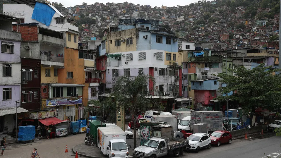 Um morto e um ferido em novo tiroteio na favela Rocinha