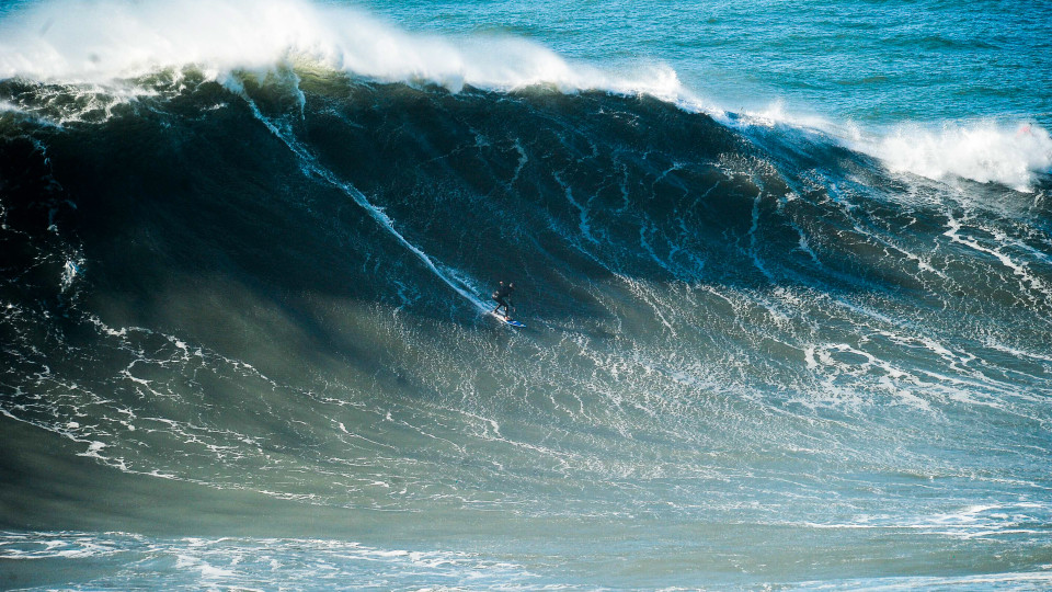 Hugo Vau surfou 'bomba' na Nazaré "diferente de todas as outras"