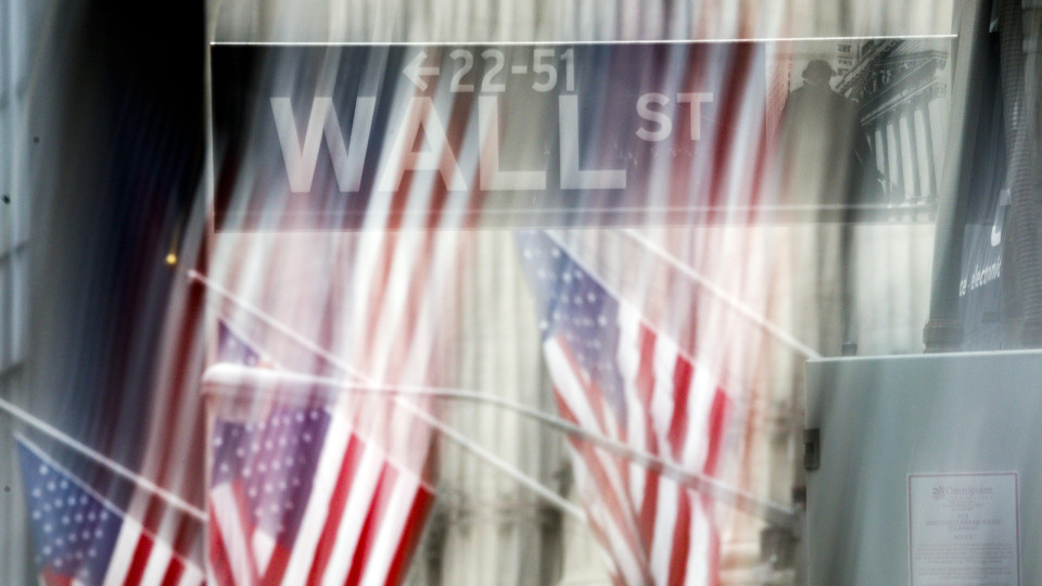 Wall Street encerra em baixa com investidores desiludidos com resultados