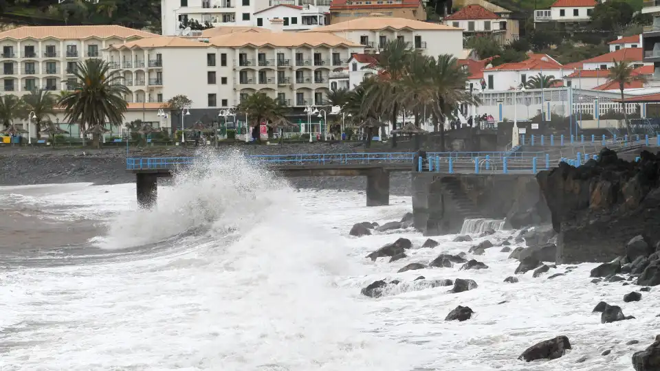 Capitania prolonga aviso de agitação marítima para a Madeira