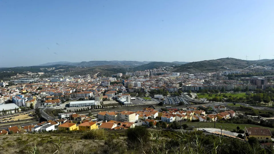 Troca de tiros entre grupos rivais num centro comercial de Torres Vedras