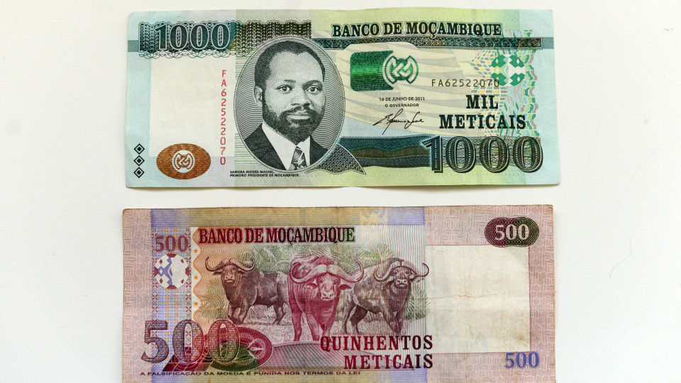 Governo moçambicano não garante pagamento de 13.º mês aos funcionários