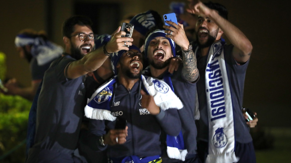 Azul e branco dominou Maputo na noite em que o FC Porto se sagrou campeão