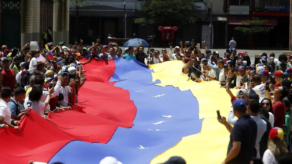 Portugal reforça apoios sociais a emigrantes luso-venezuelanos