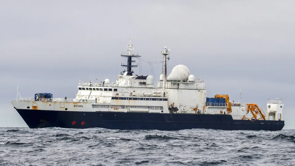 Rússia rejeita acusações de Londres sobre ameaçar cabos submarinos