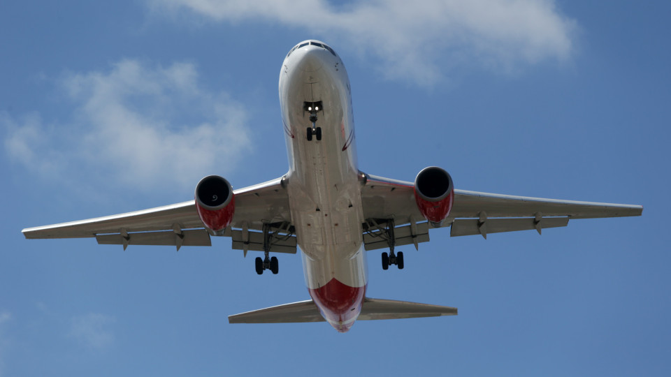 Aviação em Portugal emitiu 7,1% dos gases com efeito de estufa