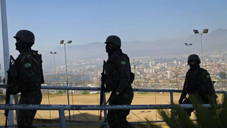Operação em favelas do Rio de Janeiro faz pelo menos cinco mortos