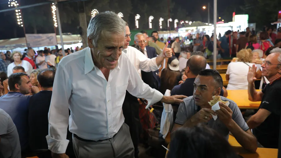 Jerónimo aponta desemprego e salários injustos como causa da emigração