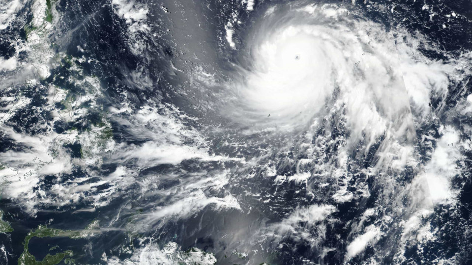 Sinal 9 de tempestade tropical em Macau com proximidade de tufão