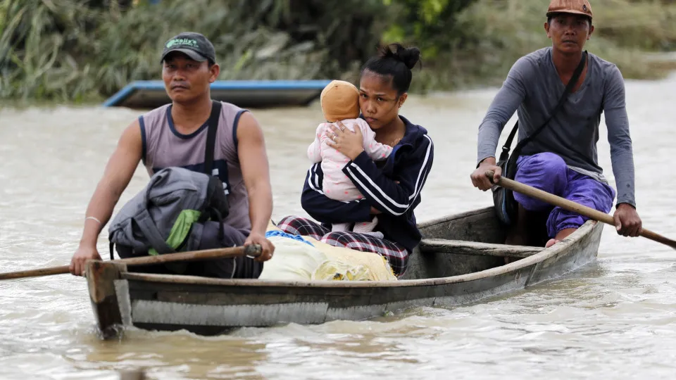 Tufão causa 64 mortos, 33 feridos e 45 desaparecidos nas Filipinas